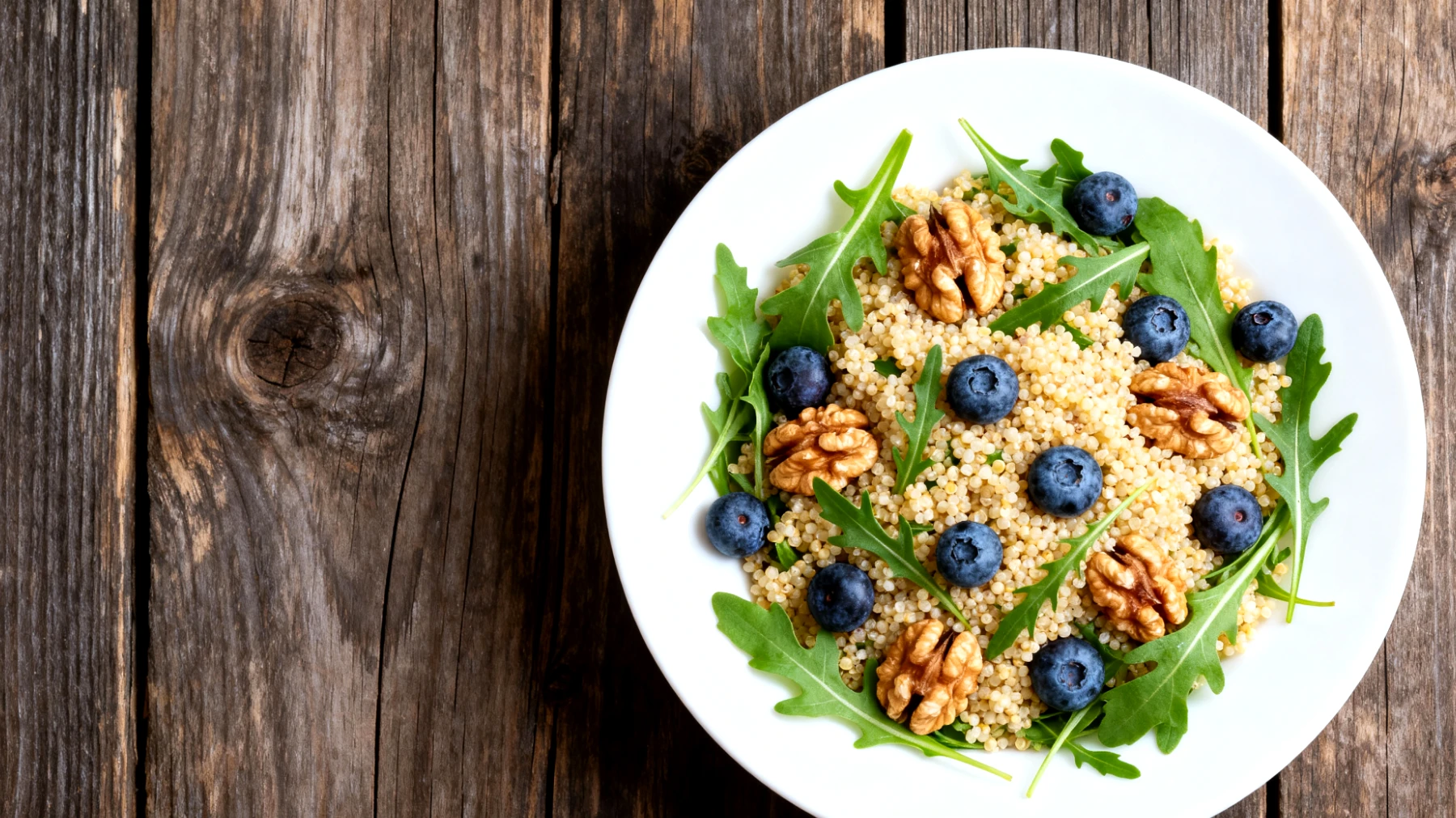 Hirsesalat mit Walnüssen, Blaubeeren und Rucola"