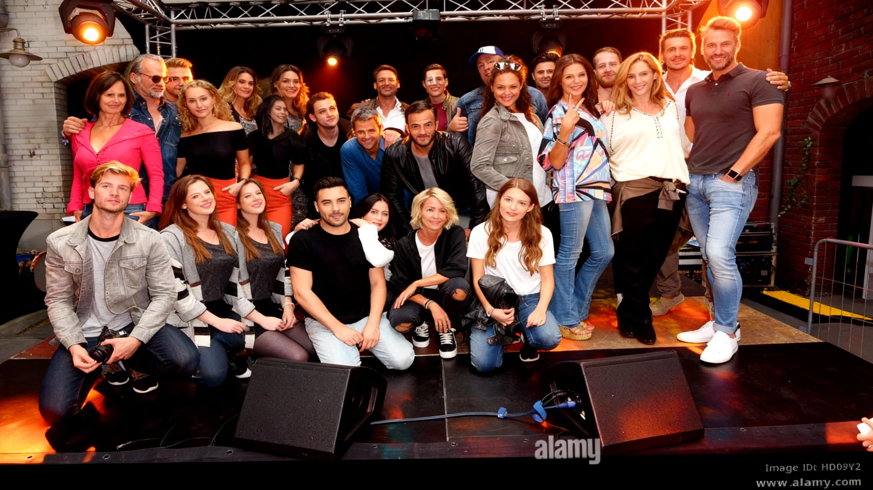 Unter uns2025-12-06T05:37:13.647Z"